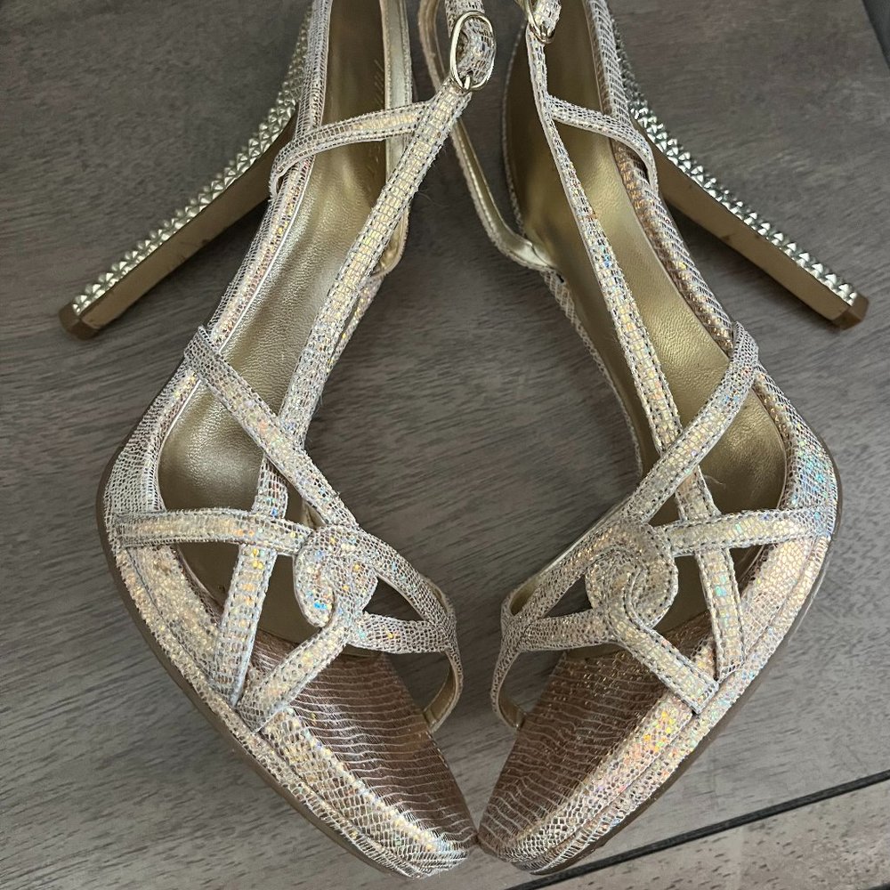 Like New Stunning  9 West Iridescent Gold Dressy Sandals Size 9.5